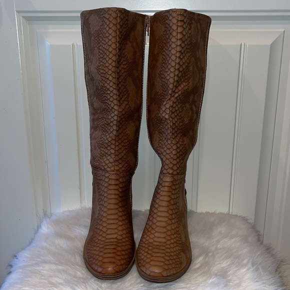 BARETRAPS Madelyn Womens tan Faux Leather Embossed Knee-High Boots size 8.5 NEW - Picture 4 of 9
